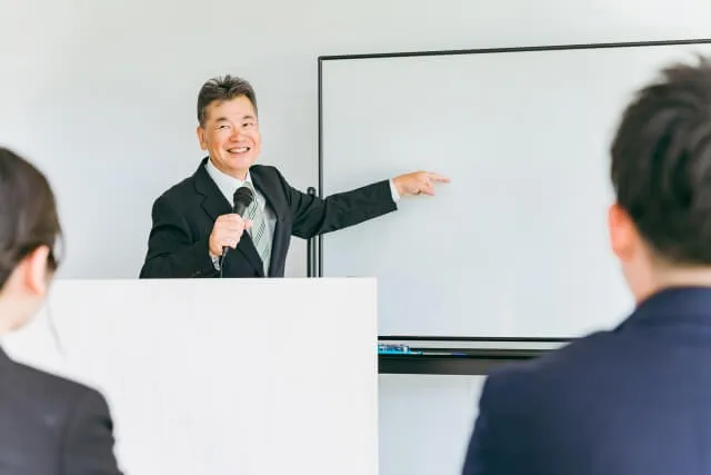 学校の説明会(オープンキャンパス)に参加する