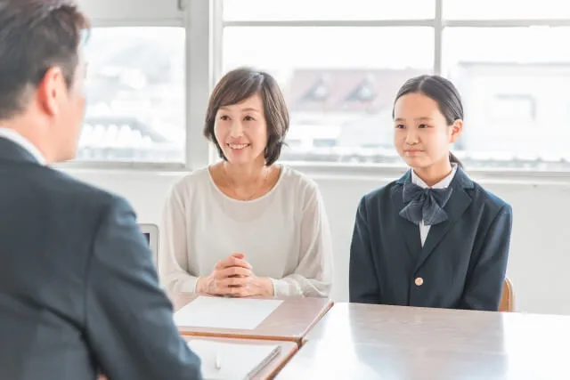 学校の先生から情報を入手する