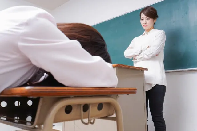 受験勉強中|授業中に眠い時の対処法
